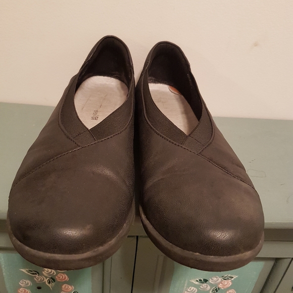 Clarks slip on shoe - Picture 2 of 4